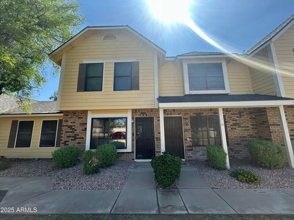 9830 S 48th Way in Phoenix, AZ - Building Photo