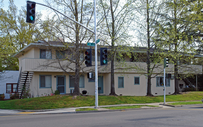 3901 H St in Sacramento, CA - Building Photo - Building Photo