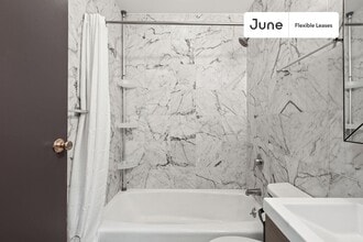 1521 York Ave in New York, NY - Building Photo - Building Photo