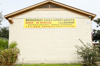 Broadway Casa in Houston, TX - Building Photo - Building Photo