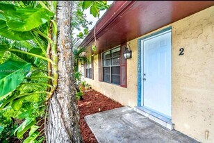 4259 Royal Banyan Way in Lake Worth Beach, FL - Building Photo