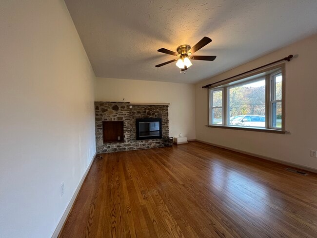 4020 Bradshaw Rd in Salem, VA - Building Photo - Building Photo