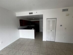 8999 NW 107 Ct in Doral, FL - Building Photo - Building Photo