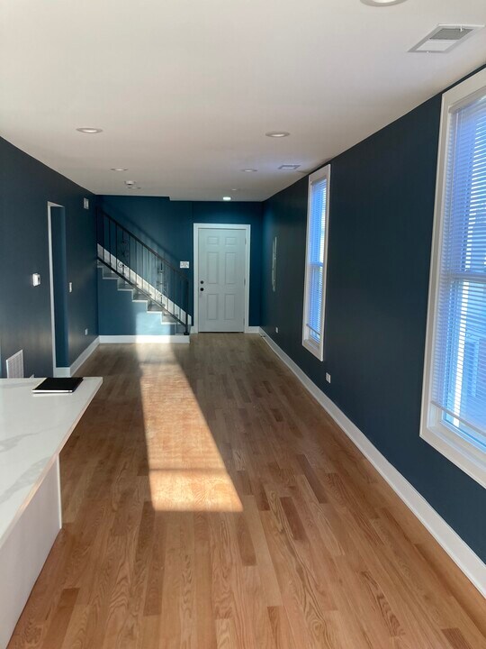 1939 N Karlov Ave, Unit 1 in Chicago, IL - Foto de edificio