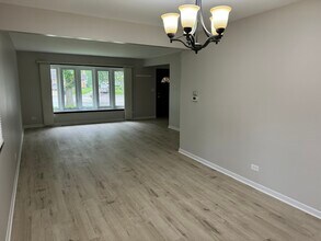 8456 Dixon Ct in Darien, IL - Building Photo - Building Photo