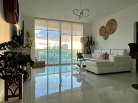 7910 Harbor Island Dr in North Bay Village, FL - Building Photo