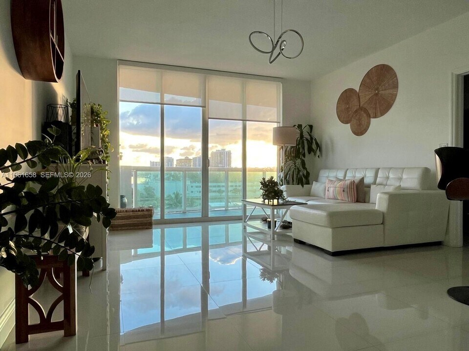 7910 Harbor Island Dr in North Bay Village, FL - Foto de edificio