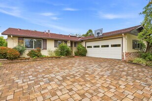 927 Lorne Way in Sunnyvale, CA - Building Photo