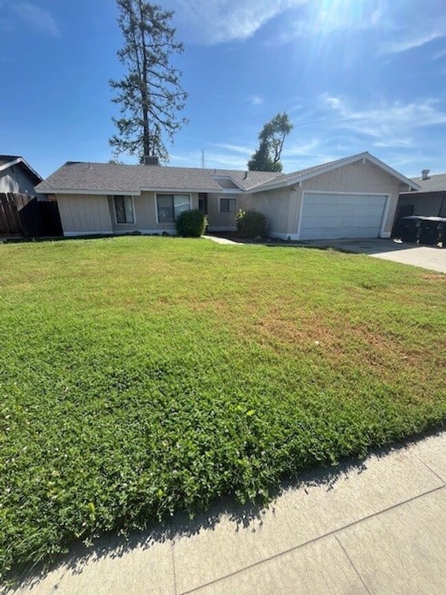 property at 1036 S Noyes Ct