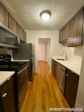 55 Forest Ave, Unit 2R in Everett, MA - Foto de edificio - Building Photo