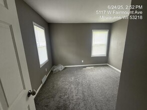 5117 W Fairmount Ave in Milwaukee, WI - Building Photo - Building Photo