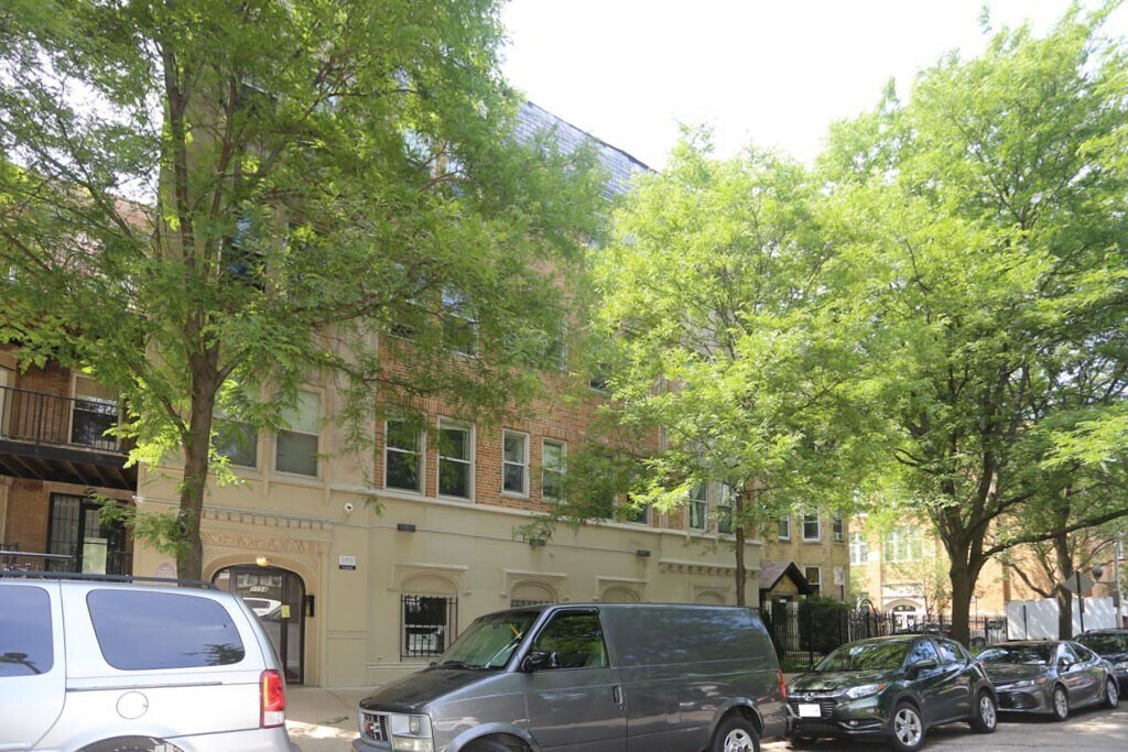 5054 N Winthrop Ave in Chicago, IL - Building Photo