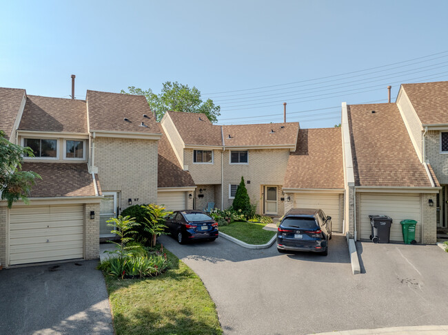 2676 Folkway Dr in Mississauga, ON - Building Photo - Building Photo