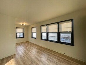 6920 W Center St-Unit -4 in Milwaukee, WI - Building Photo - Building Photo