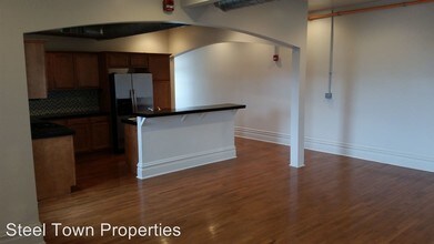 2405 Sarah St in Pittsburgh, PA - Building Photo - Building Photo