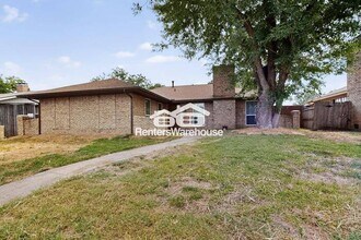 2404 Glenbrook Meadows Dr in Garland, TX - Building Photo - Building Photo