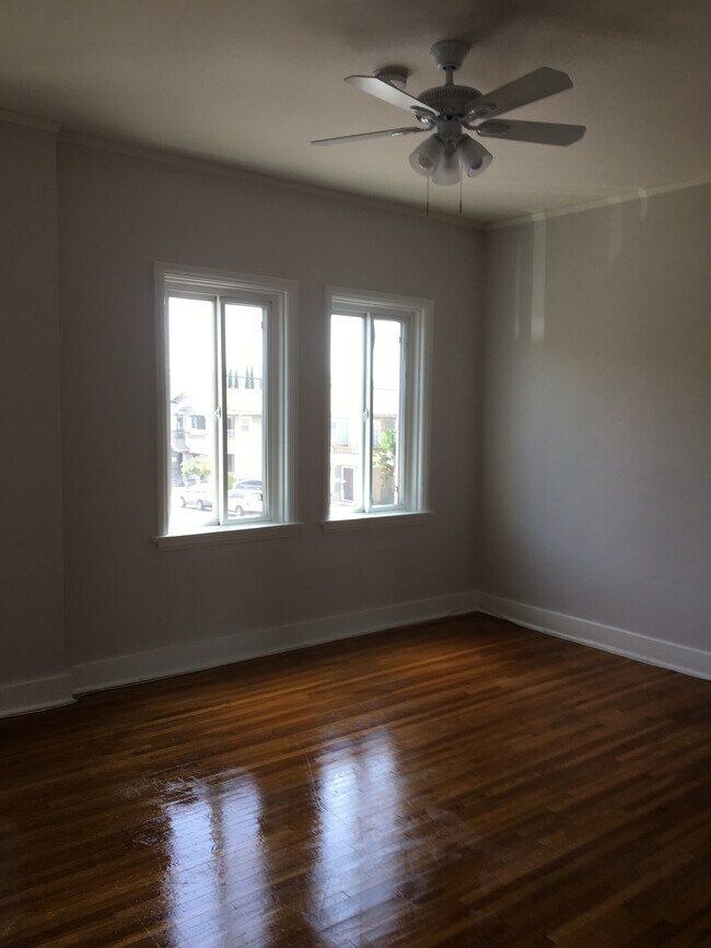 1759 Hillhurst Ave in Los Angeles, CA - Foto de edificio - Building Photo