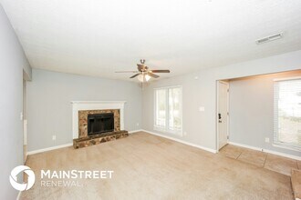 140 Paces Way in Fayetteville, GA - Foto de edificio - Building Photo