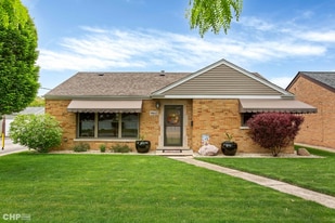 9642 S Knox Ave in Oak Lawn, IL - Building Photo