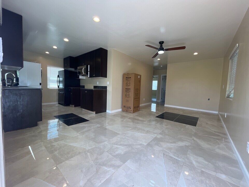 4858 Palm Ave in La Mesa, CA - Building Photo