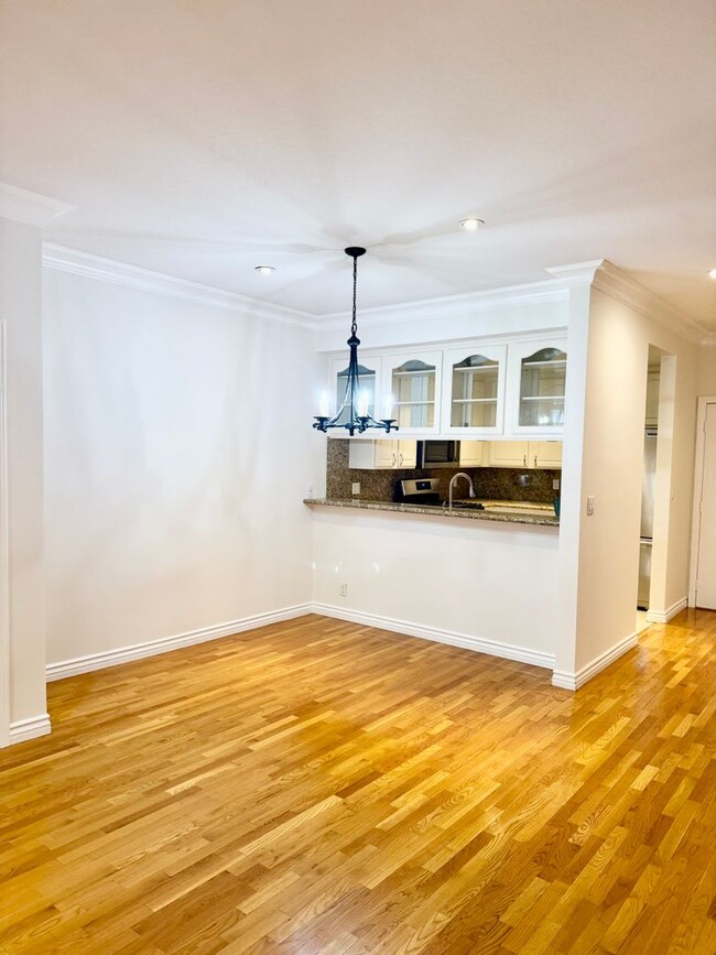 11535 Rochester Ave in Los Angeles, CA - Building Photo - Building Photo