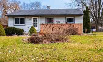 3017 Viking St in Lansing, MI - Building Photo