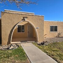 1305 Rio Rancho Blvd SE in Rio Rancho, NM - Building Photo