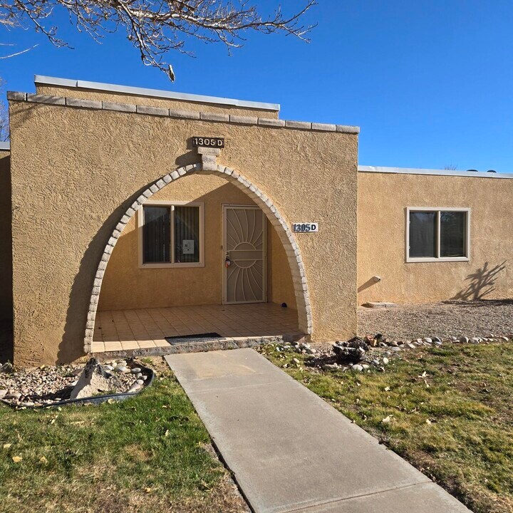 1305 Rio Rancho Blvd SE in Rio Rancho, NM - Building Photo