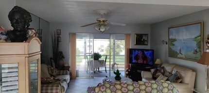 715 Lori Dr in Palm Springs, FL - Building Photo - Building Photo