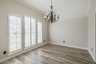 30 Crestview Trail in Houston, TX - Building Photo - Building Photo