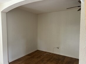 613 N Dixie Ave, Unit A in Fruitland Park, FL - Foto de edificio - Building Photo