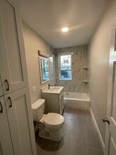 415 Washington St, Unit B in Brookline, MA - Building Photo - Building Photo