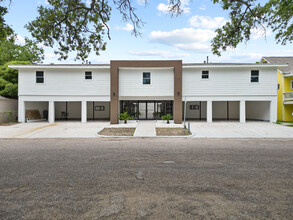 University Gardens in Galveston, TX - Foto de edificio - Building Photo