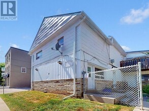 12 Wesleyan St in Halton Hills, ON - Building Photo - Building Photo
