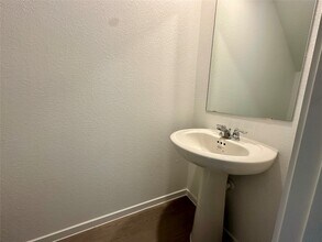 13310 Rayhill Dr in Conroe, TX - Foto de edificio - Building Photo