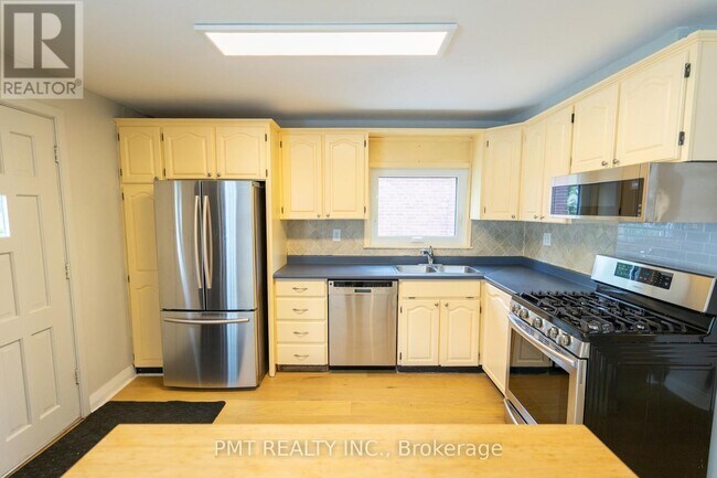 15 Dalecrest Dr in Toronto, ON - Building Photo - Building Photo