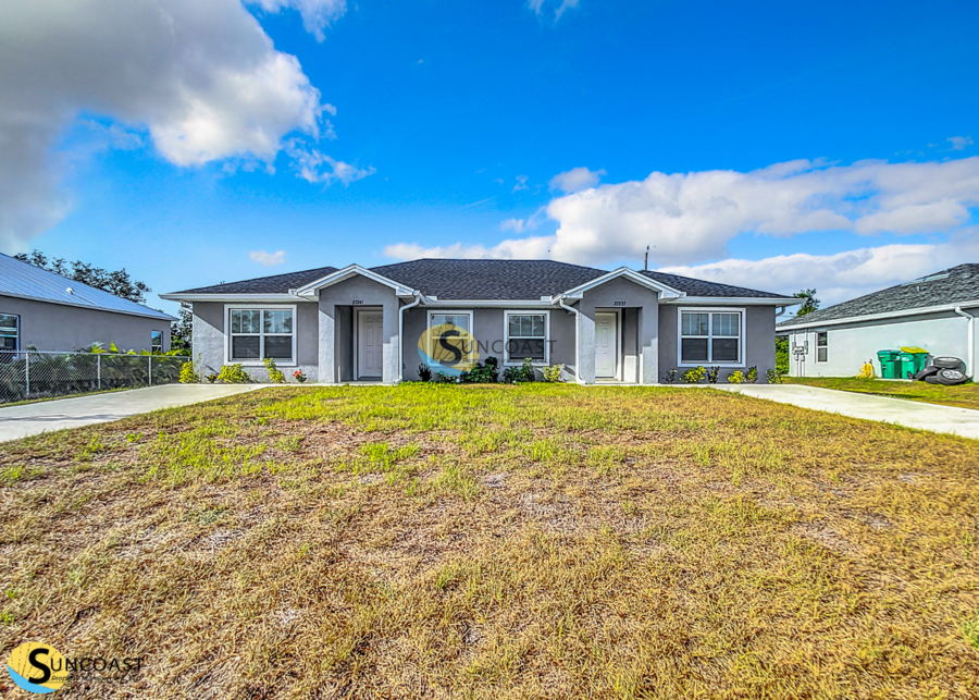 27216 Washington St in Punta Gorda, FL - Foto de edificio
