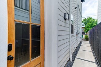 2614 Dennis St in Houston, TX - Building Photo - Building Photo