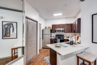 Palencia in Dallas, TX - Foto de edificio - Building Photo