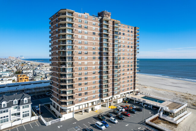 Island House in Margate City, NJ - Foto de edificio - Building Photo