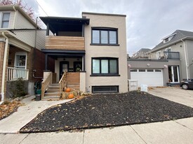 254 Holton Ave S in Hamilton, ON - Building Photo