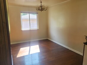 8635 N Evangeline St in Dearborn Heights, MI - Foto de edificio - Building Photo