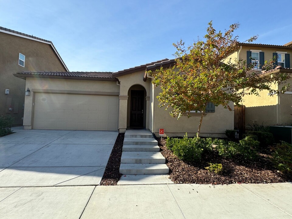 5343 Admiral Bend Way in Sacramento, CA - Building Photo