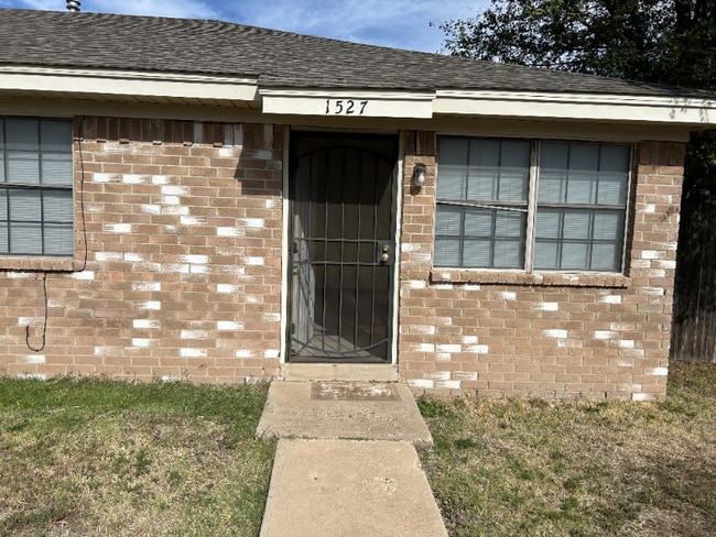 property at 1527 Kirkland Dr