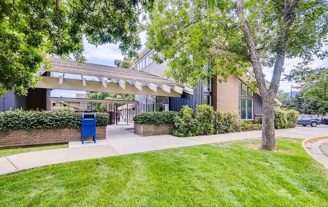 2800 Kalmia Ave in Boulder, CO - Building Photo - Building Photo