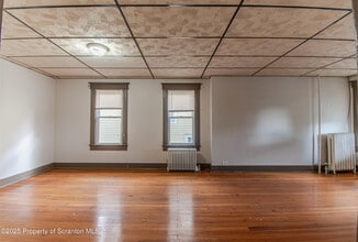 1027 Woodlawn St in Scranton, PA - Building Photo - Building Photo