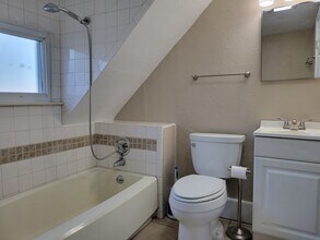 2411 8th St, Unit Apt. 2 in Wyandotte, MI - Building Photo - Building Photo