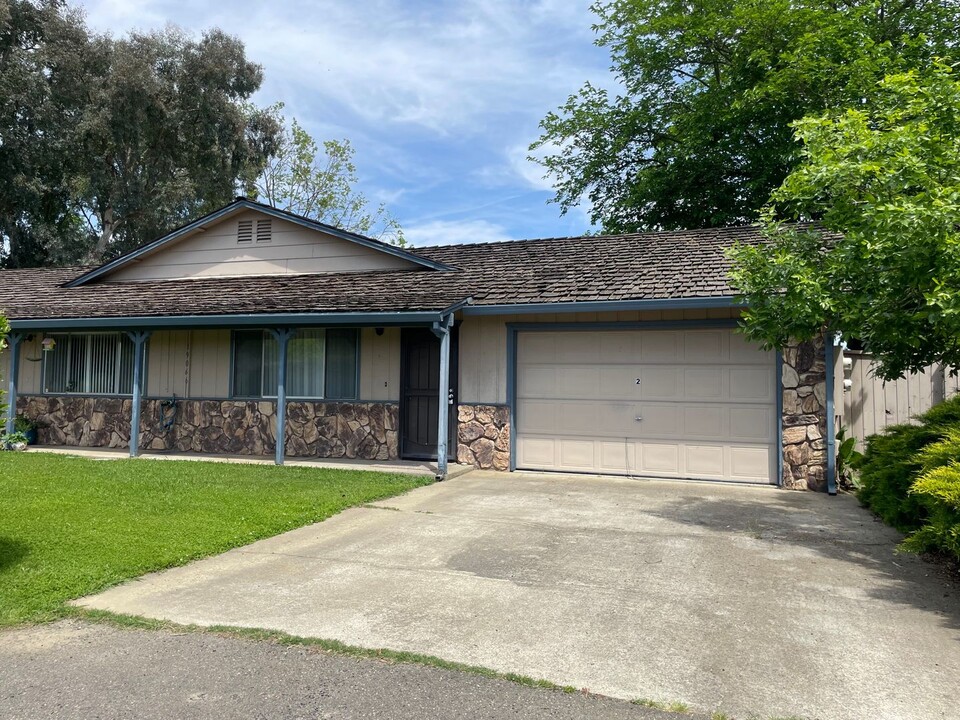 19066 Shoreline Dr in Cottonwood, CA - Foto de edificio