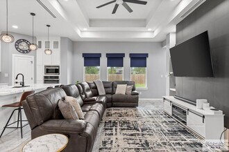 9388 N Queen Palm in Los Fresnos, TX - Building Photo - Building Photo