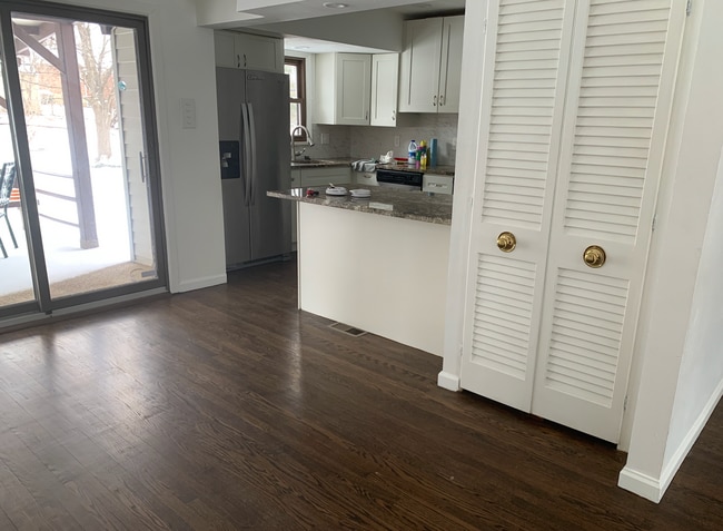 9001 Kickapoo Dr in St. Louis, MO - Foto de edificio - Building Photo